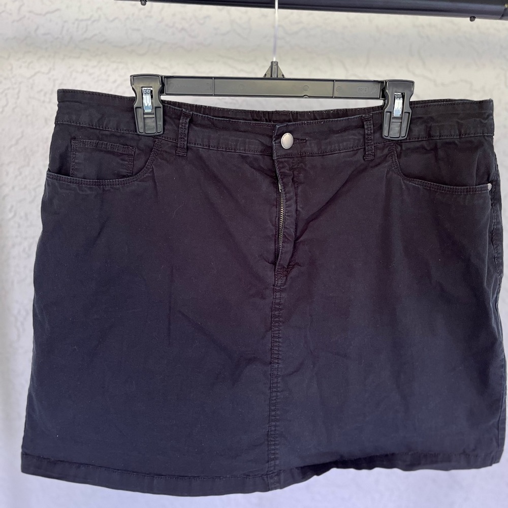 Croft & Barrow Black Skort Size 18